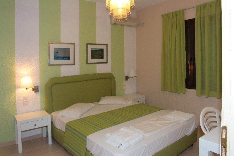 Perla Hotel Agia Pelagia  Exterior photo
